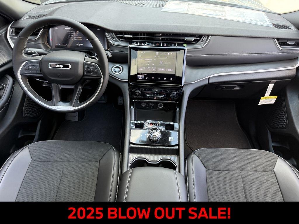 Jeep Grand Cherokee L Laredo 4WD 2025