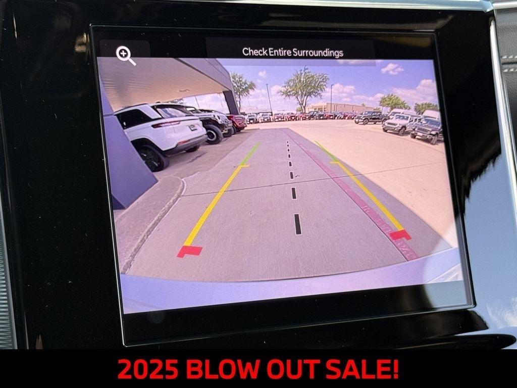 Jeep Grand Cherokee L Laredo 4WD 2025