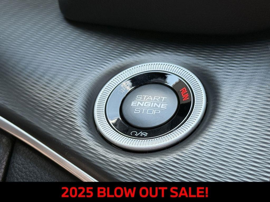 Jeep Grand Cherokee L Laredo 4WD 2025