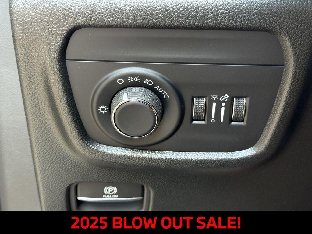 Jeep Grand Cherokee L Laredo 4WD 2025