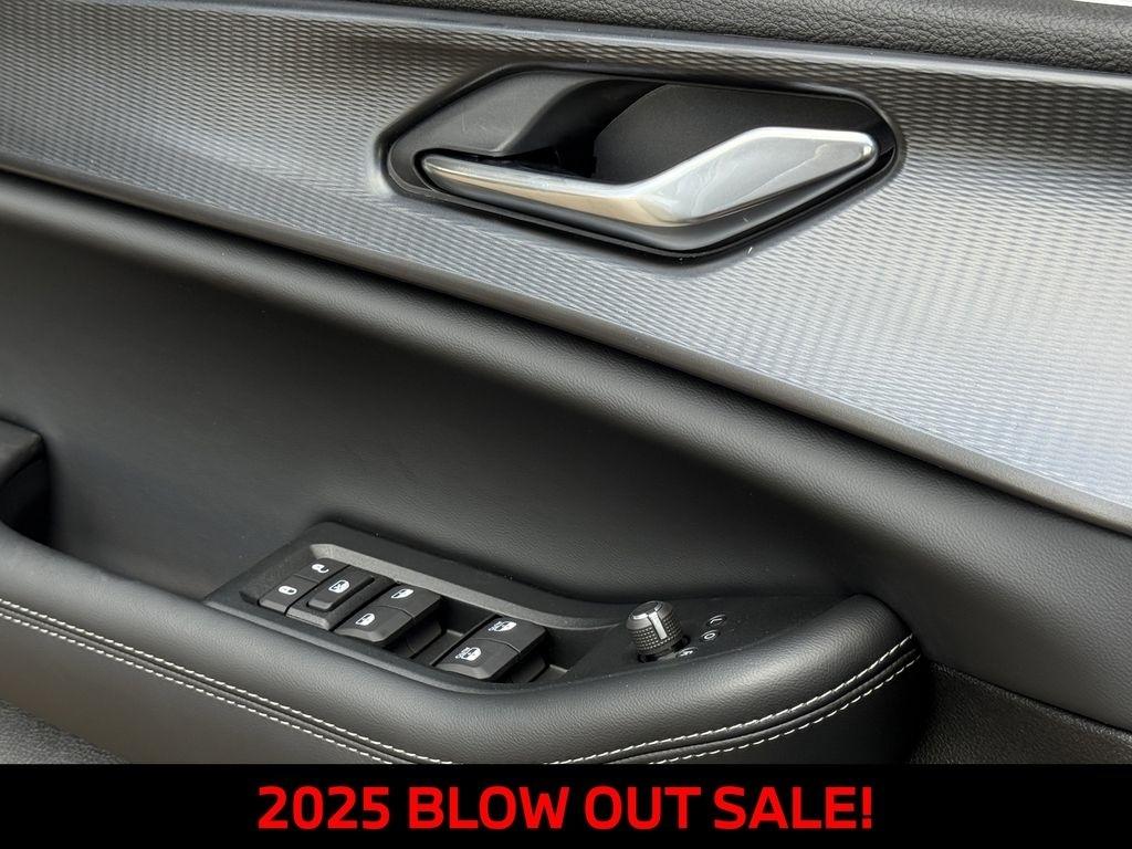 Jeep Grand Cherokee L Laredo 4WD 2025