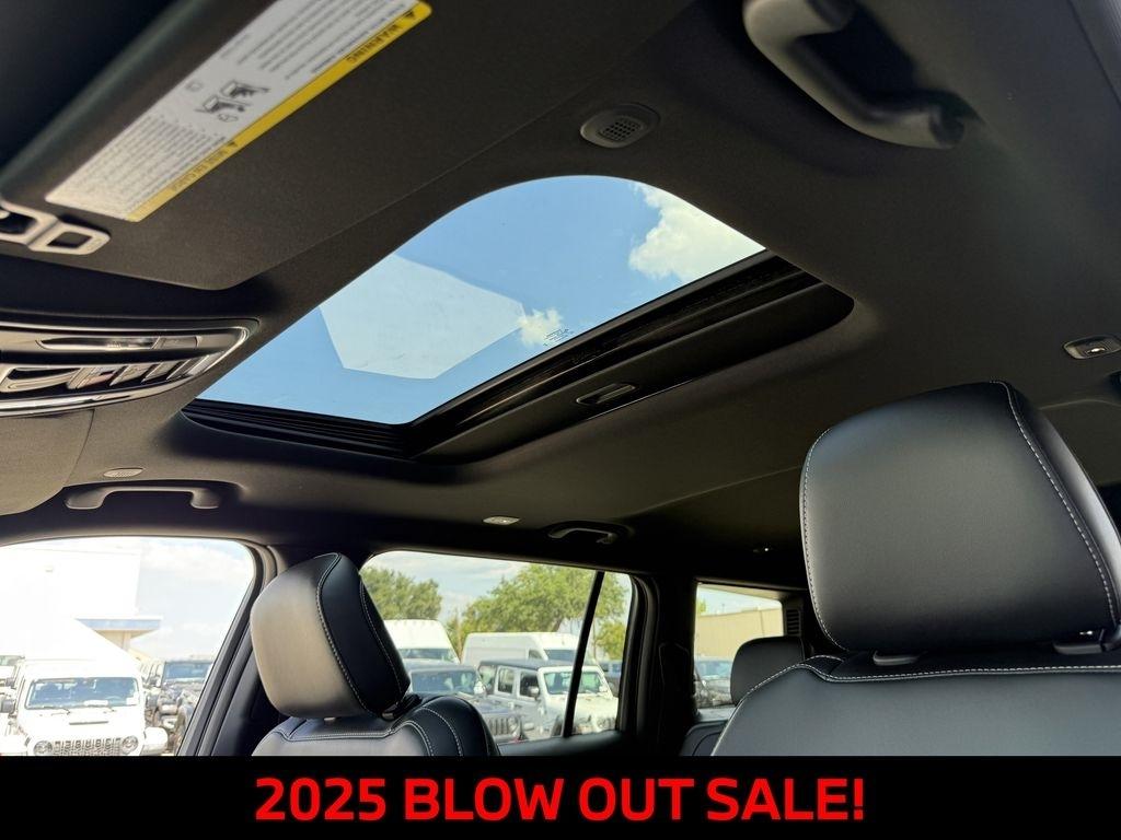 Jeep Grand Cherokee L Laredo 4WD 2025