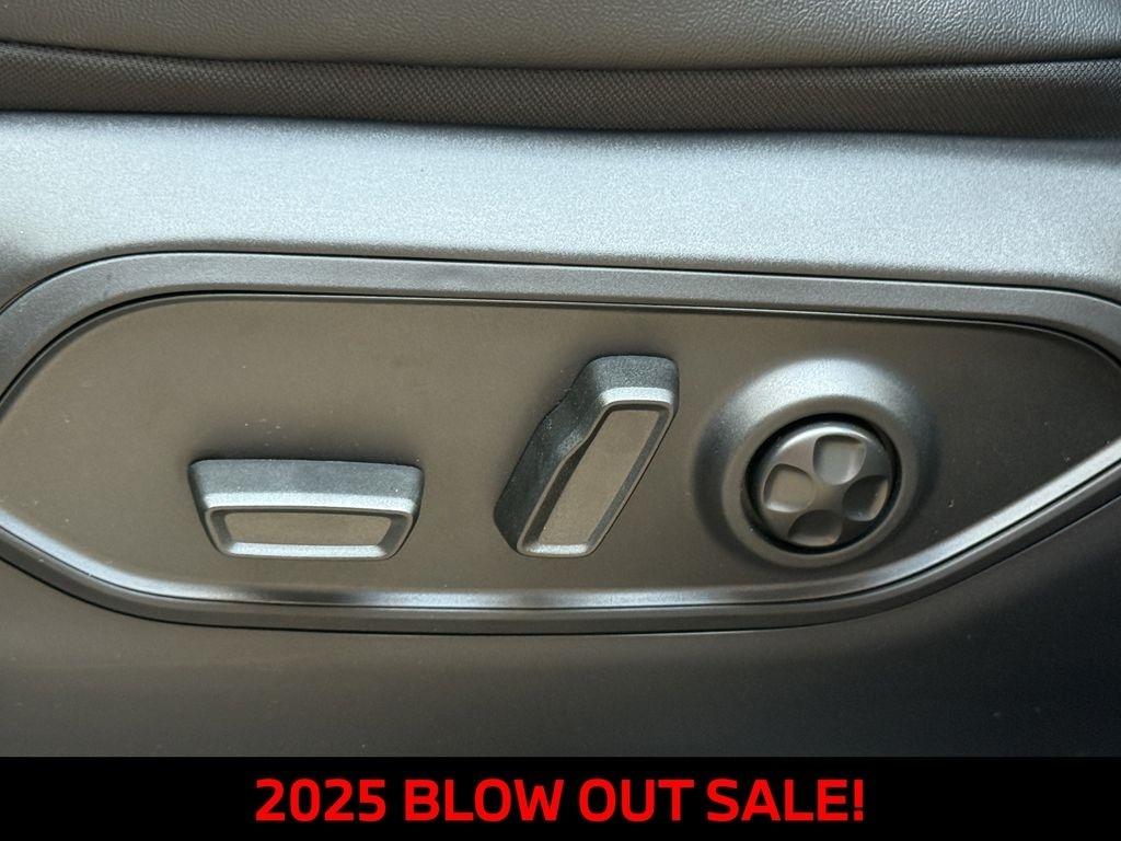 Jeep Grand Cherokee L Laredo 4WD 2025