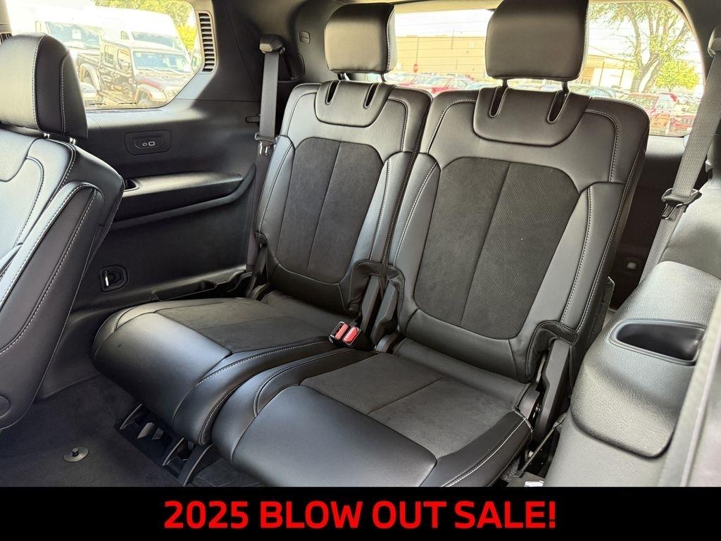 Jeep Grand Cherokee L Laredo 4WD 2025