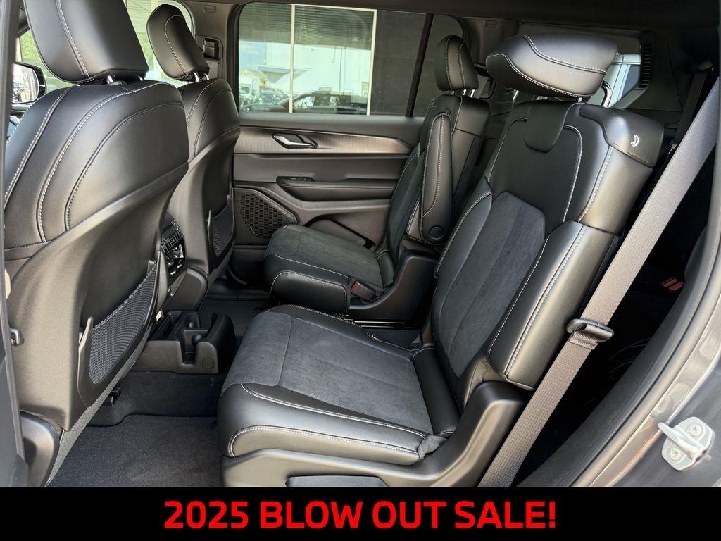 Jeep Grand Cherokee L Laredo 2025