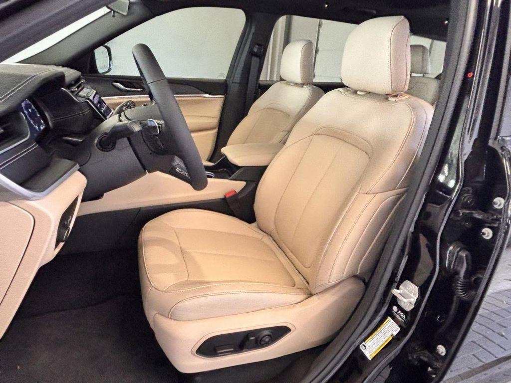 Jeep Grand Cherokee L Limited 2WD 2025