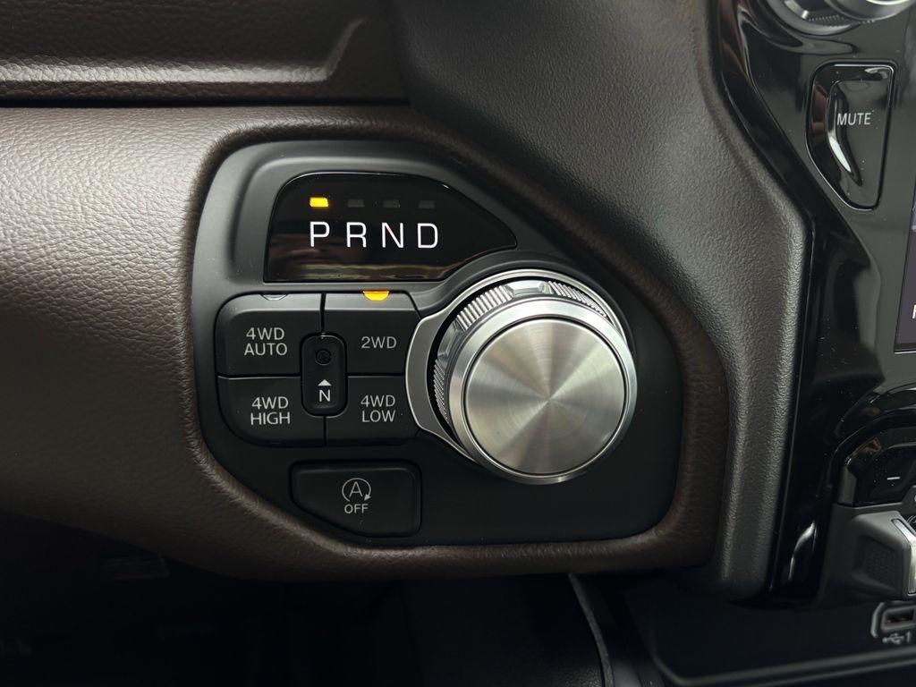 RAM 1500 Laramie Crew Cab SWB 4WD 2026