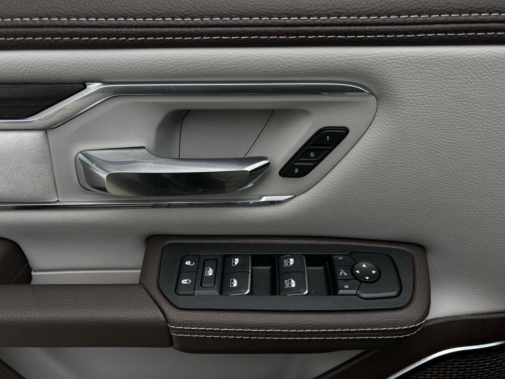 RAM 1500 Laramie Crew Cab SWB 4WD 2026
