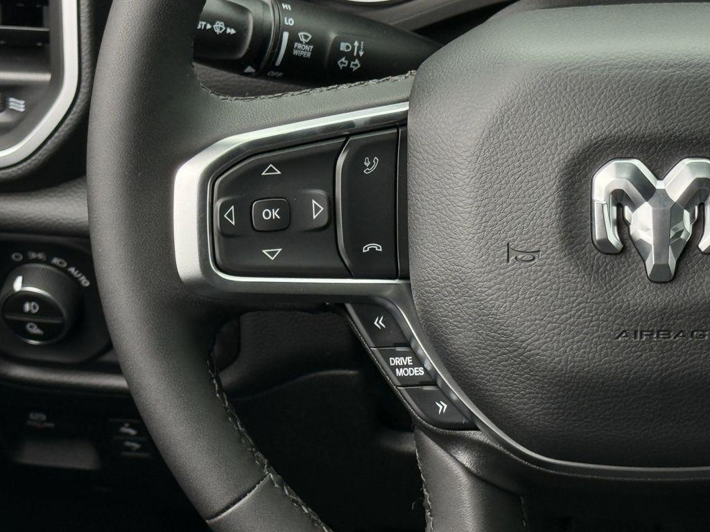 RAM 1500 Big Horn Crew Cab SWB 4WD 2026