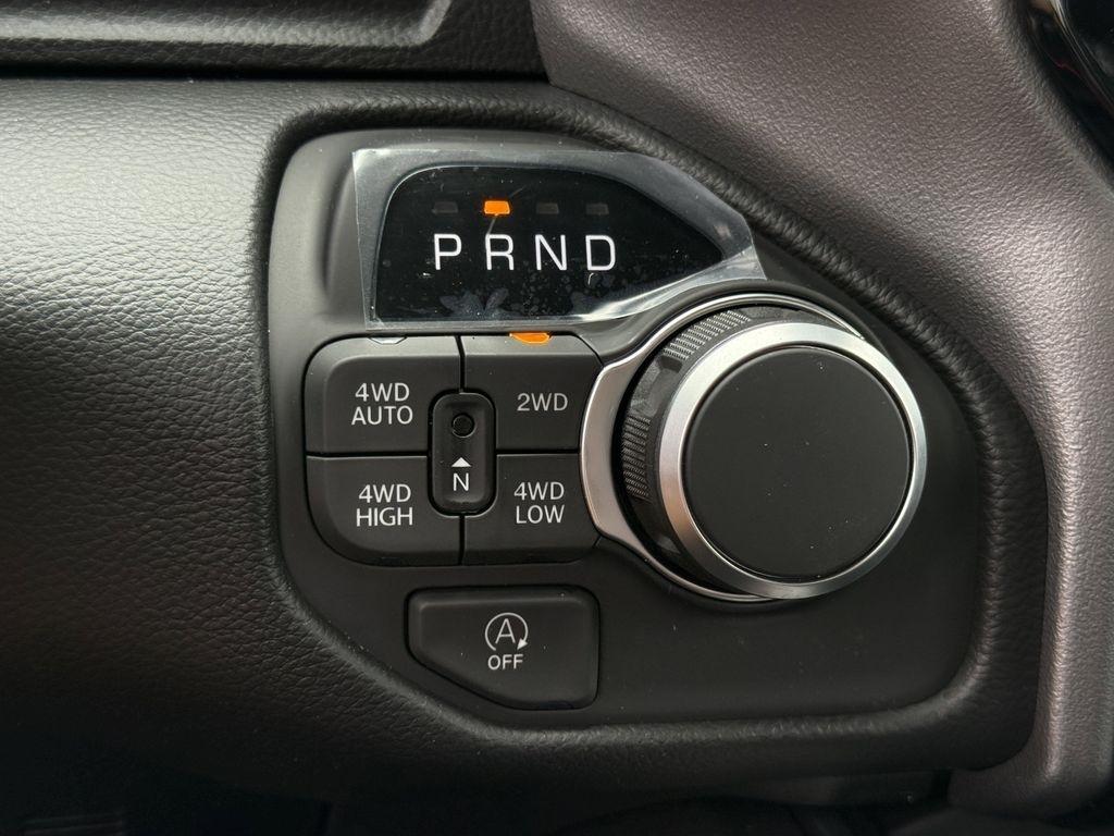 RAM 1500 Big Horn Crew Cab SWB 4WD 2026