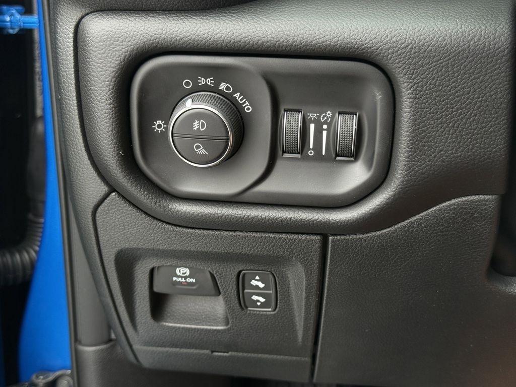 RAM 1500 Big Horn Crew Cab SWB 4WD 2026