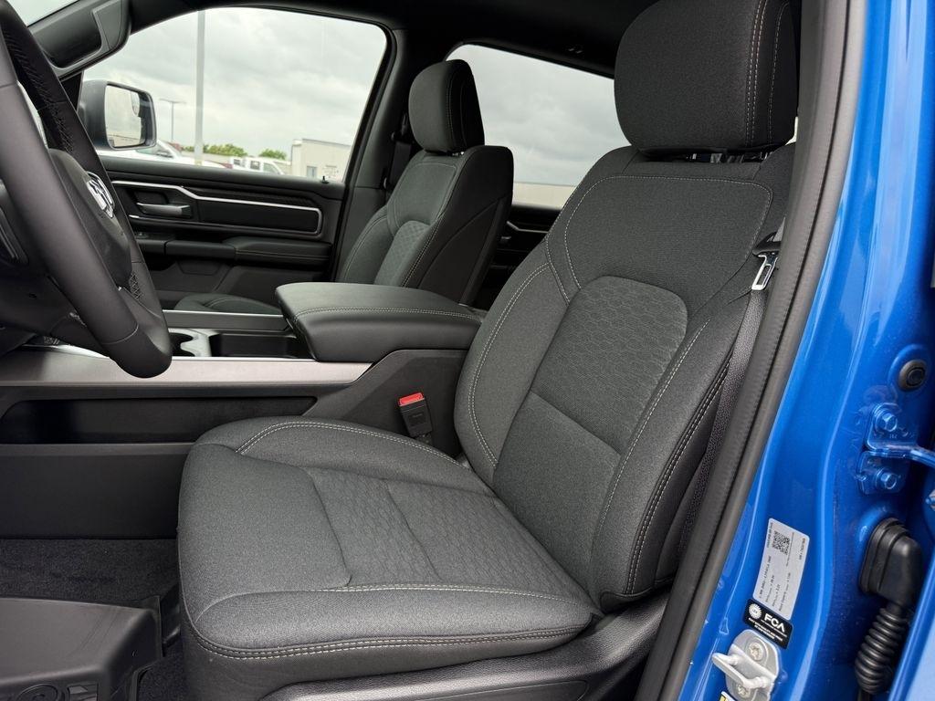 RAM 1500 Big Horn Crew Cab SWB 4WD 2026
