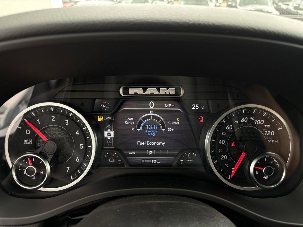 RAM 1500 Big Horn Crew Cab SWB 4WD 2026