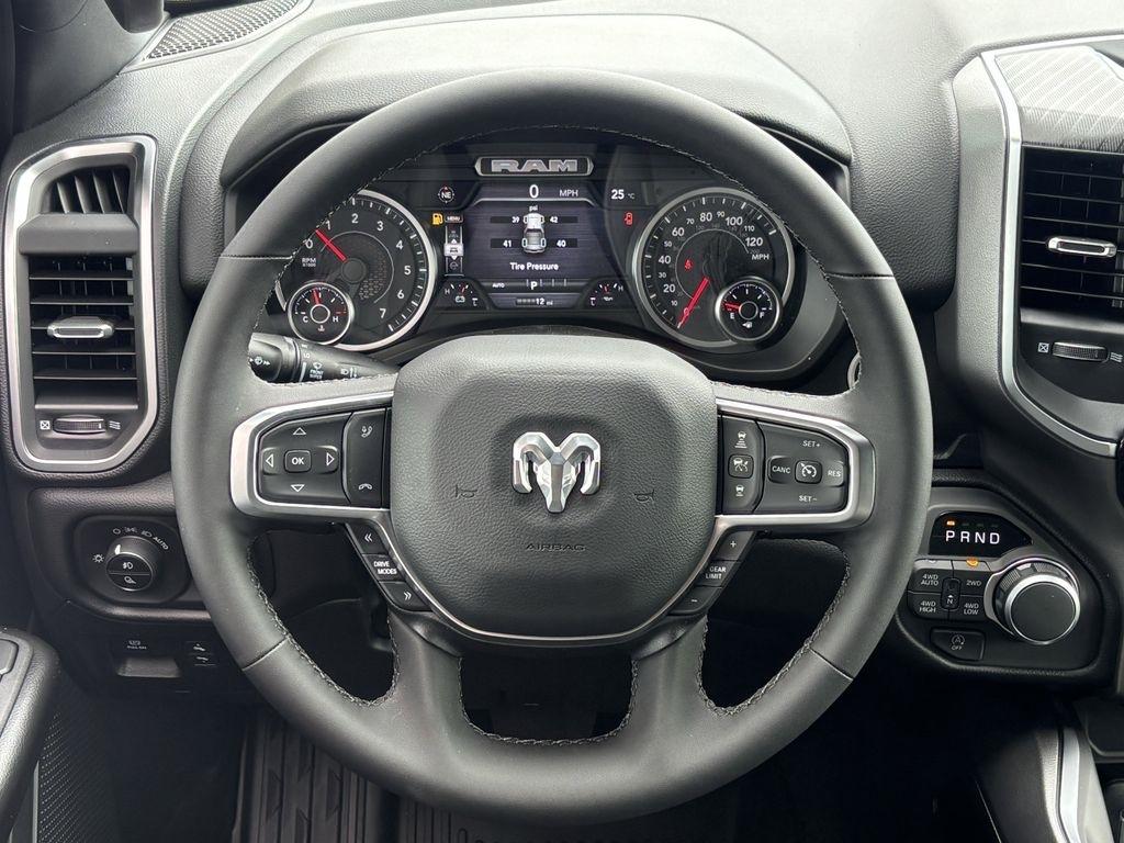 RAM 1500 Big Horn Crew Cab SWB 4WD 2026