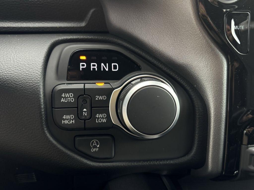 RAM 1500 Big Horn Crew Cab SWB 4WD 2026