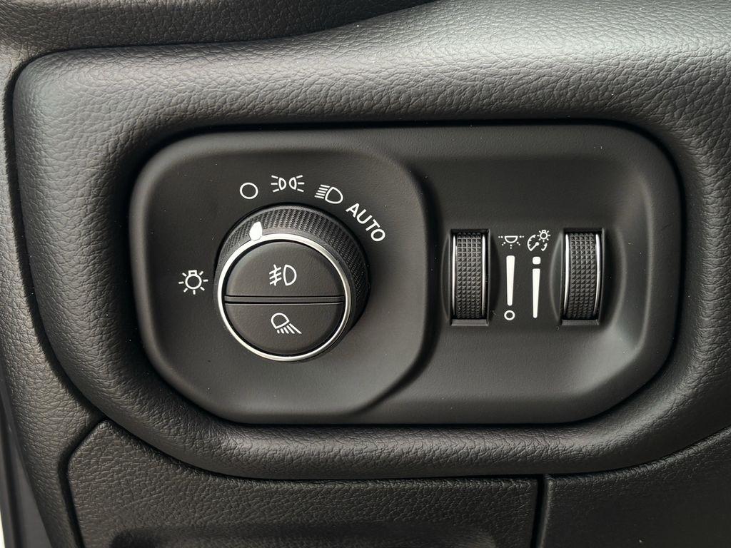 RAM 1500 Big Horn Crew Cab SWB 4WD 2026