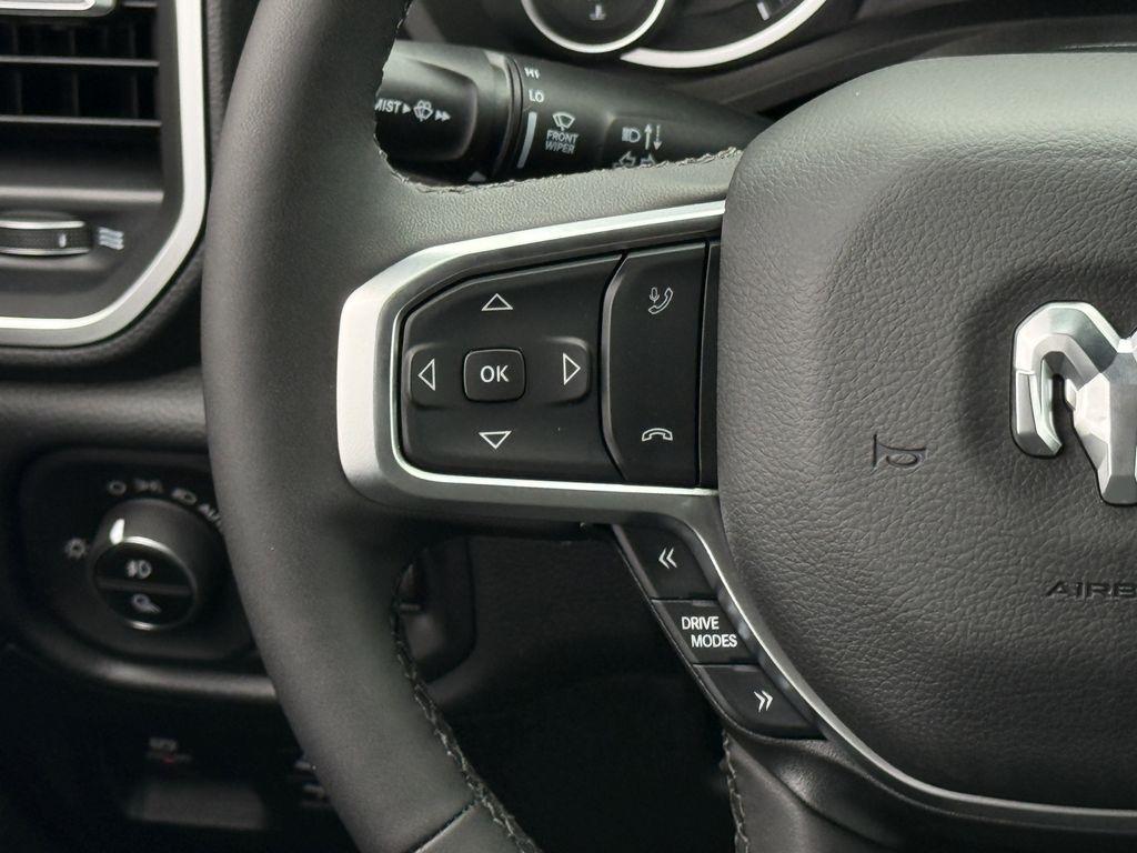 RAM 1500 Big Horn Crew Cab SWB 4WD 2026