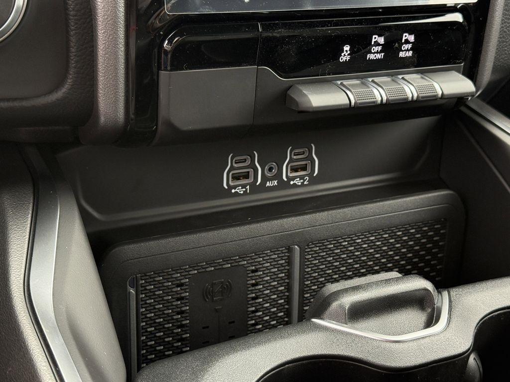 RAM 1500 Big Horn Crew Cab SWB 4WD 2026