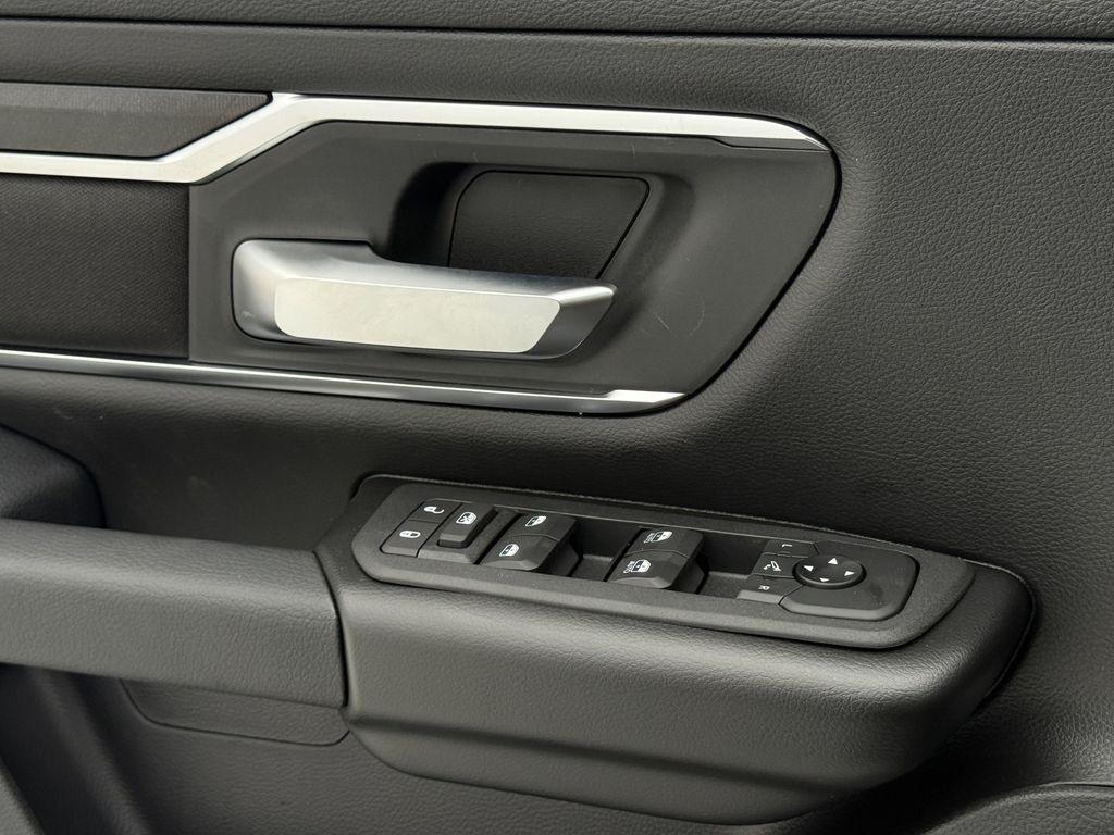 RAM 1500 Big Horn Crew Cab SWB 4WD 2026
