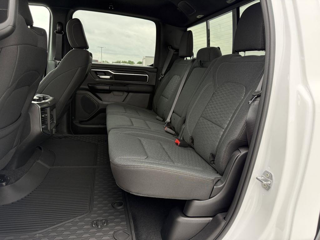 RAM 1500 Big Horn Crew Cab SWB 4WD 2026