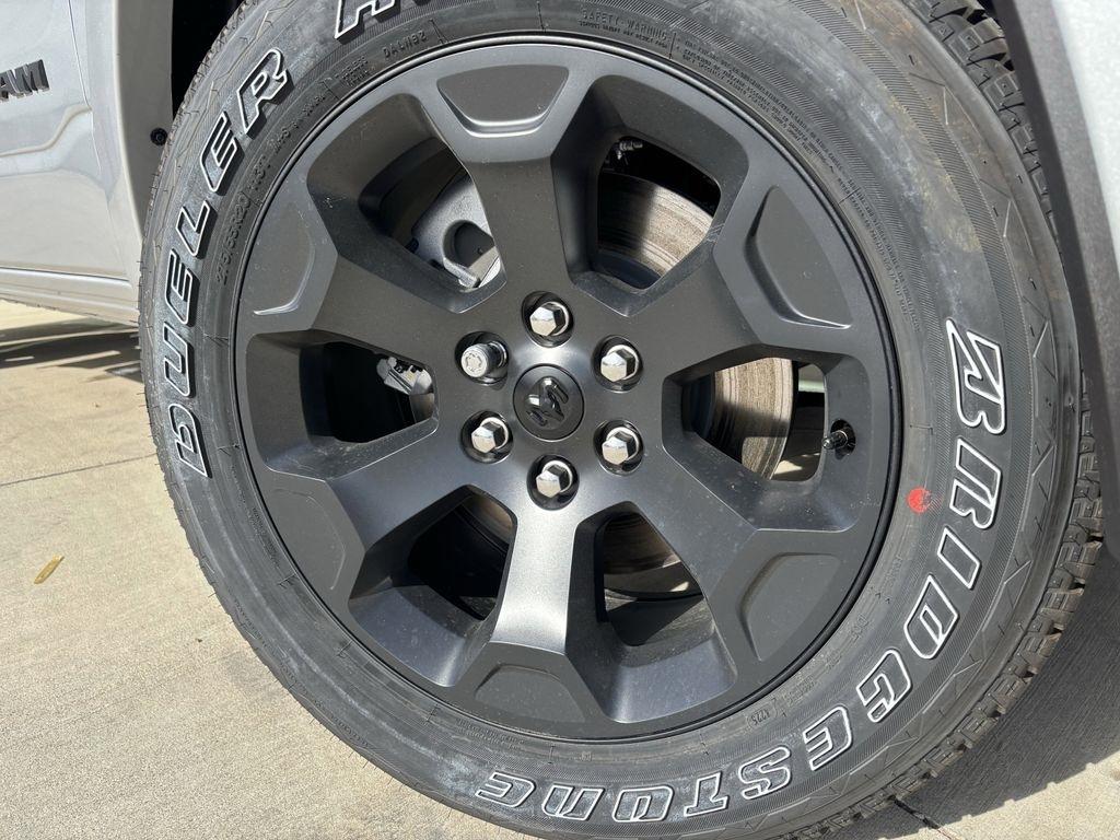 RAM 1500 Big Horn Crew Cab SWB 4WD 2026