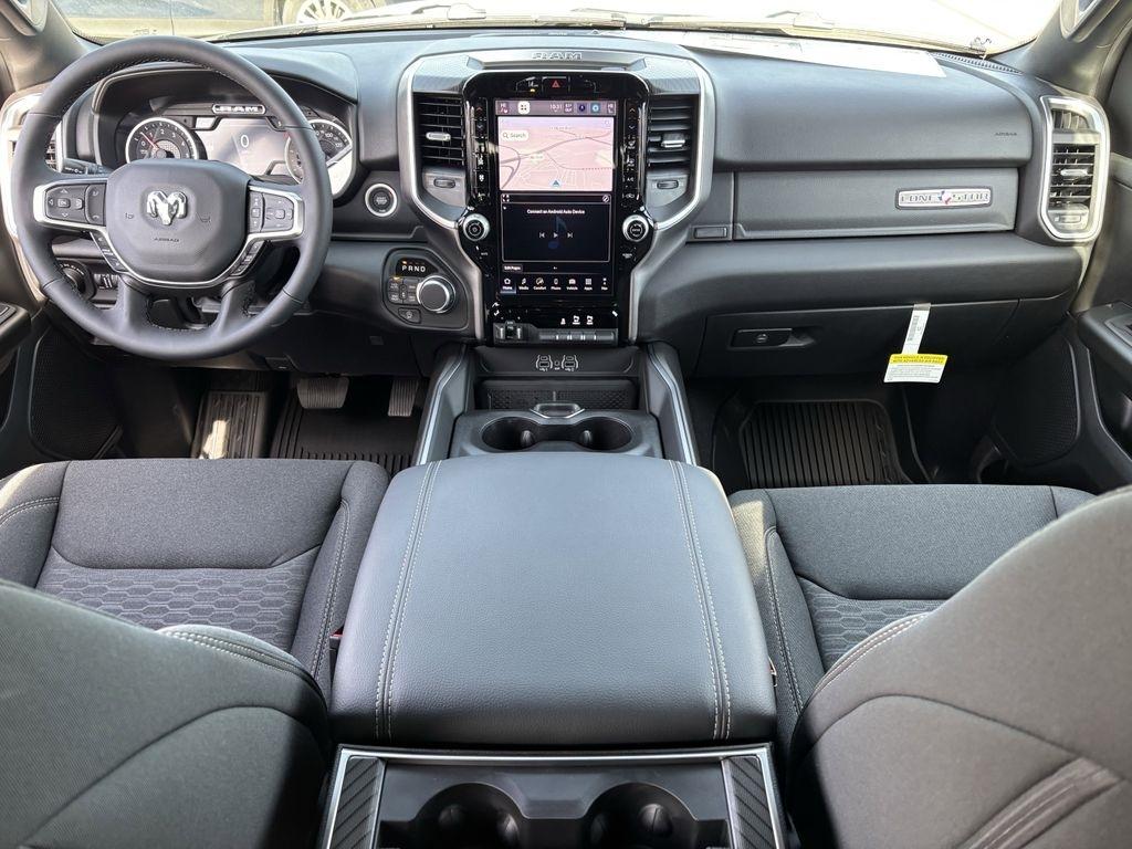 RAM 1500 Big Horn Crew Cab SWB 4WD 2026