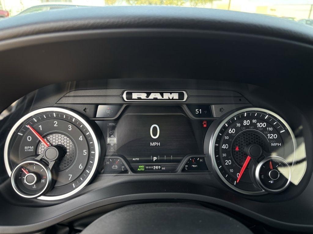 RAM 1500 Big Horn Crew Cab SWB 4WD 2026