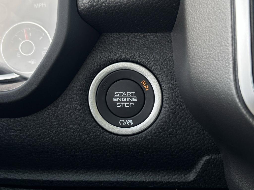 RAM 1500 Big Horn Crew Cab SWB 4WD 2026