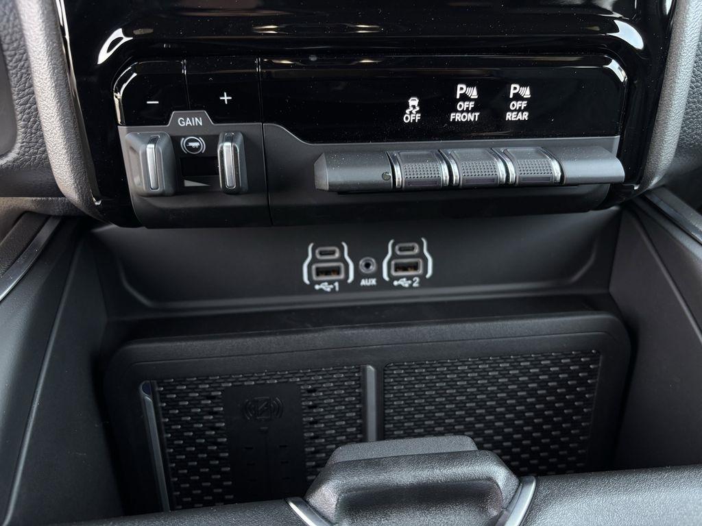 RAM 1500 Big Horn Crew Cab SWB 4WD 2026