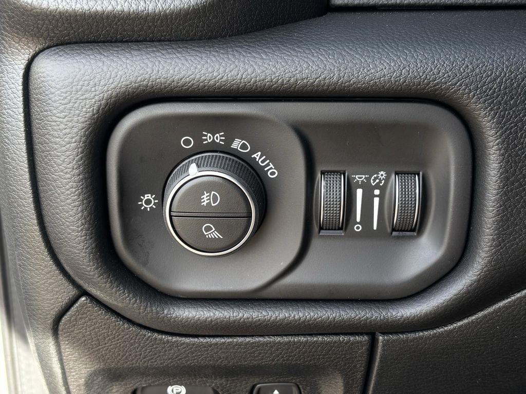 RAM 1500 Big Horn Crew Cab SWB 4WD 2026