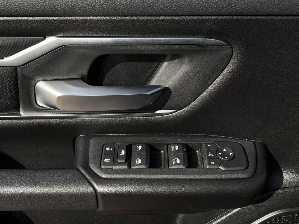 RAM 1500 Big Horn Crew Cab SWB 4WD 2026