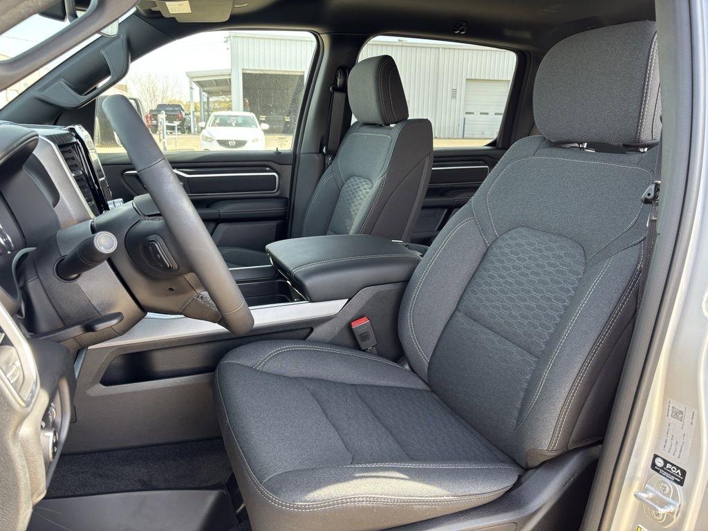 RAM 1500 Big Horn Crew Cab SWB 4WD 2026