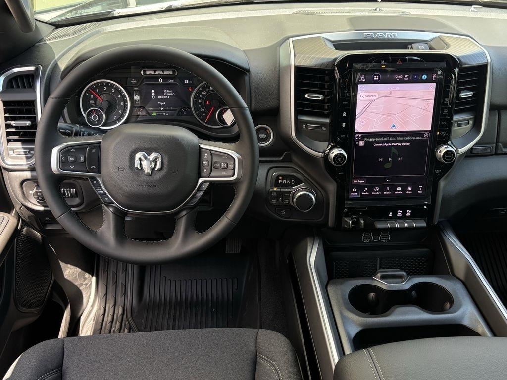 RAM 1500 Big Horn Crew Cab SWB 4WD 2026