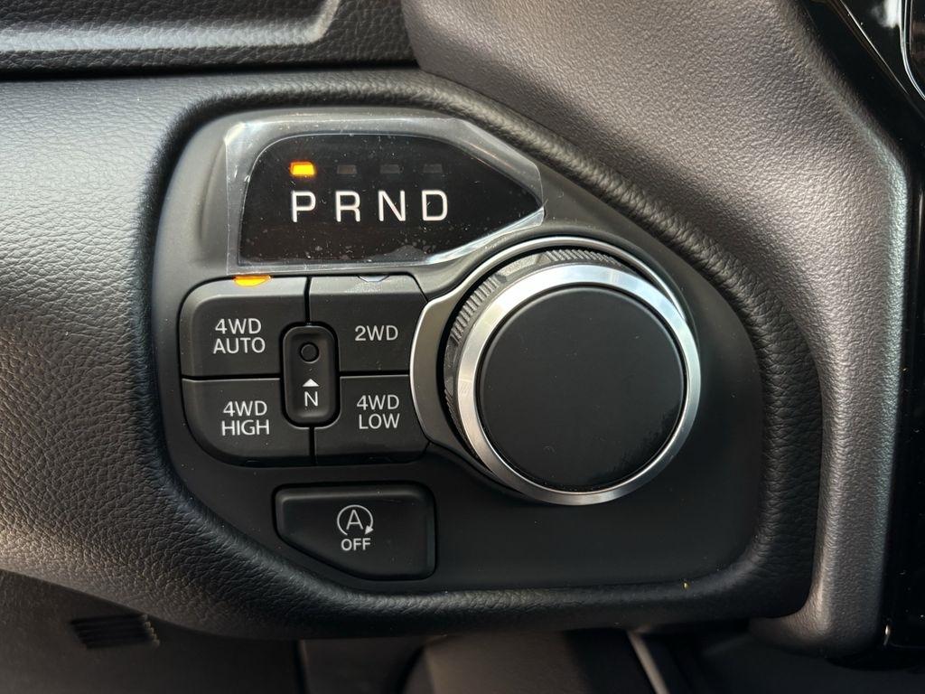 RAM 1500 Big Horn Crew Cab SWB 4WD 2026