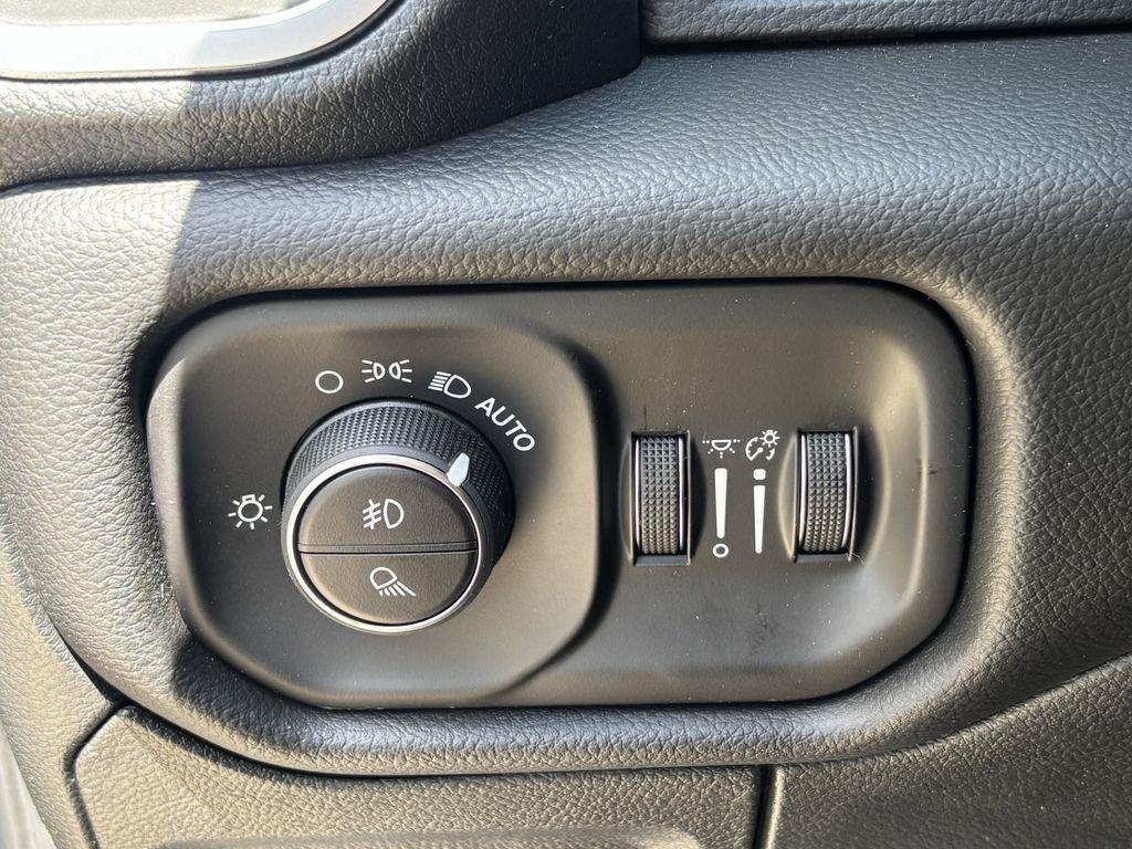 RAM 1500 Big Horn Crew Cab SWB 4WD 2026