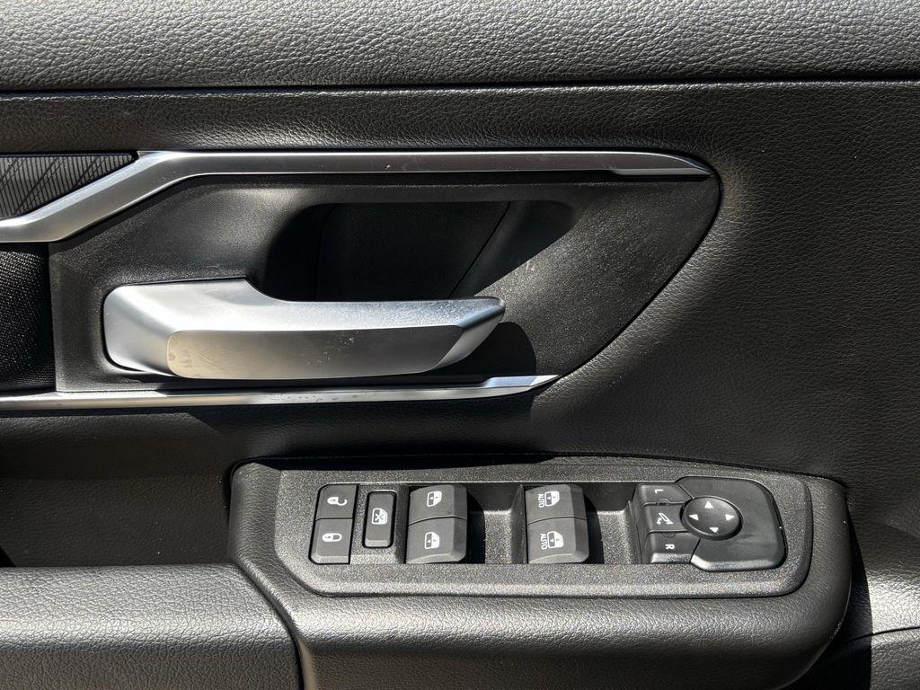 RAM 1500 Big Horn Crew Cab SWB 4WD 2026