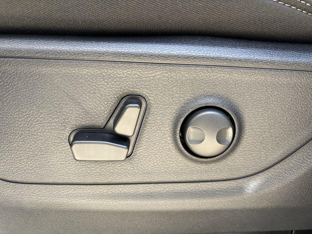 RAM 1500 Big Horn Crew Cab SWB 4WD 2026