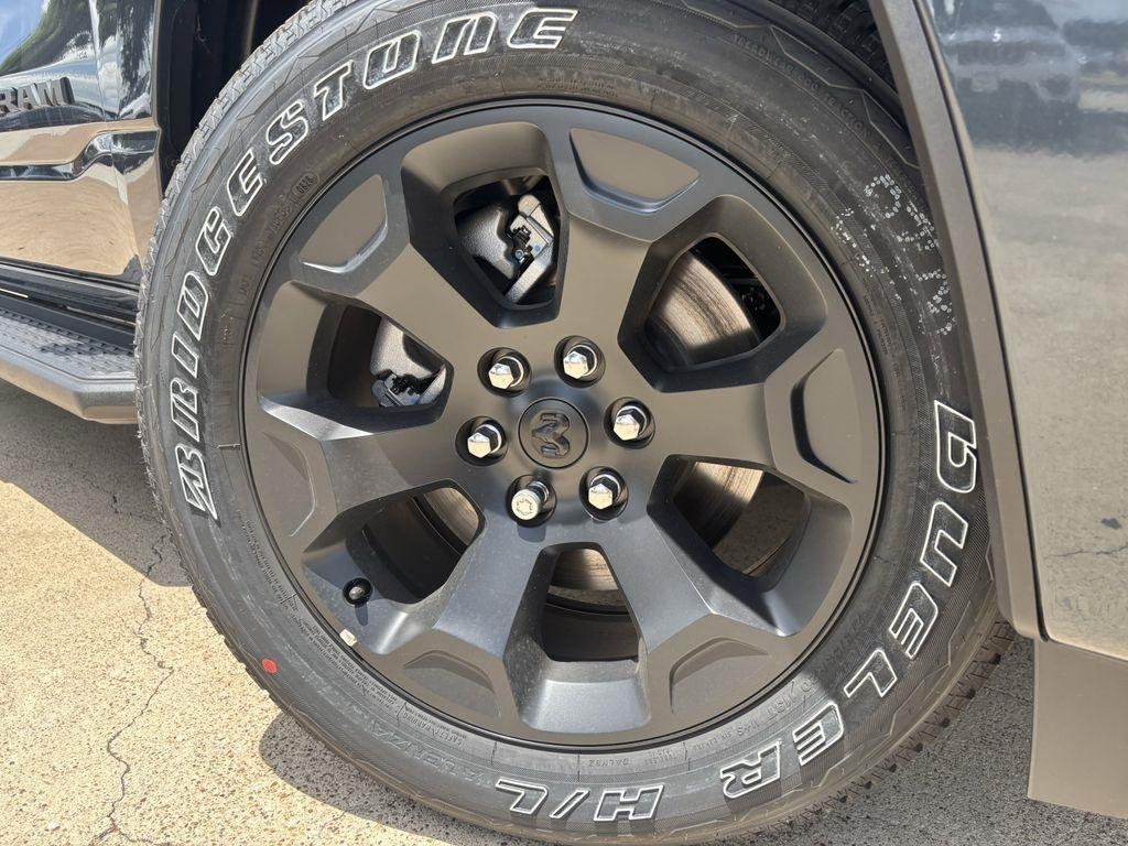RAM 1500 Tradesman Crew Cab SWB 4WD 2026