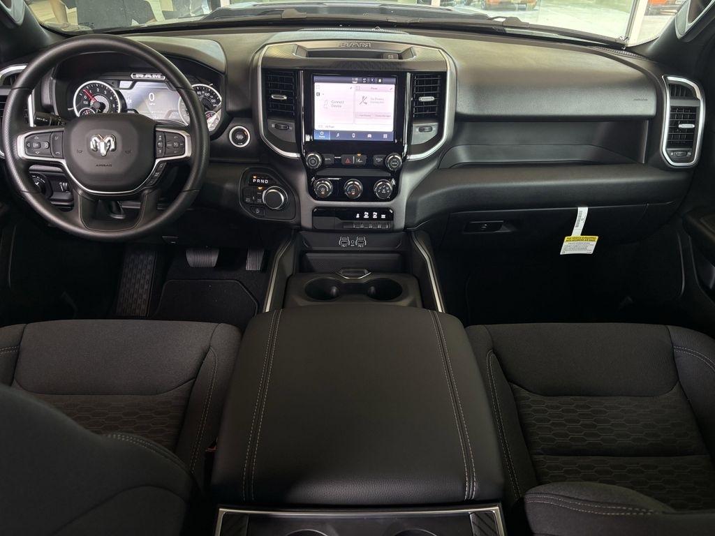 RAM 1500 Tradesman Crew Cab SWB 4WD 2026