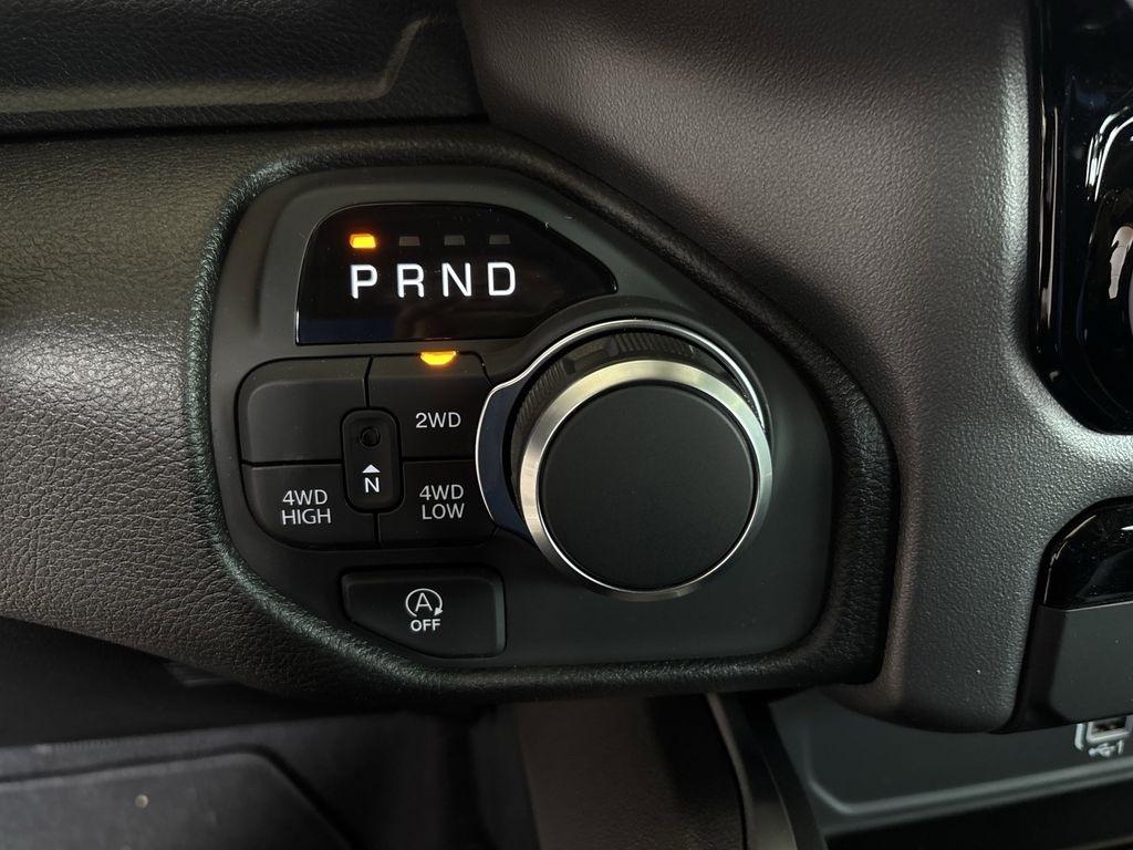 RAM 1500 Tradesman Crew Cab SWB 4WD 2026