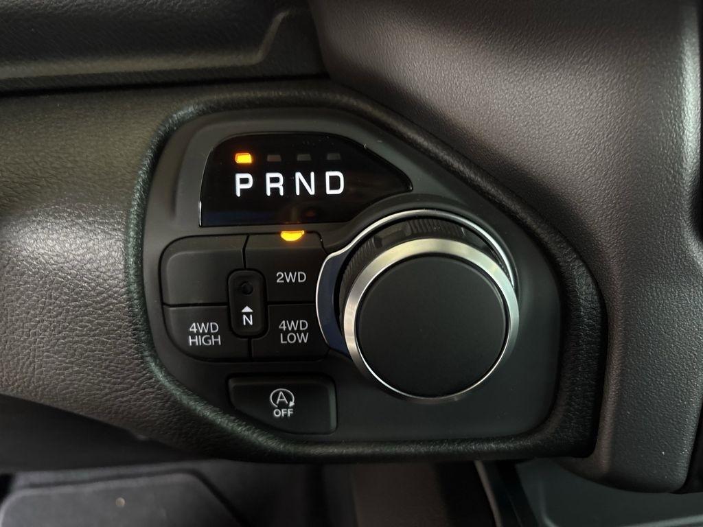 RAM 1500 Tradesman Crew Cab SWB 4WD 2026