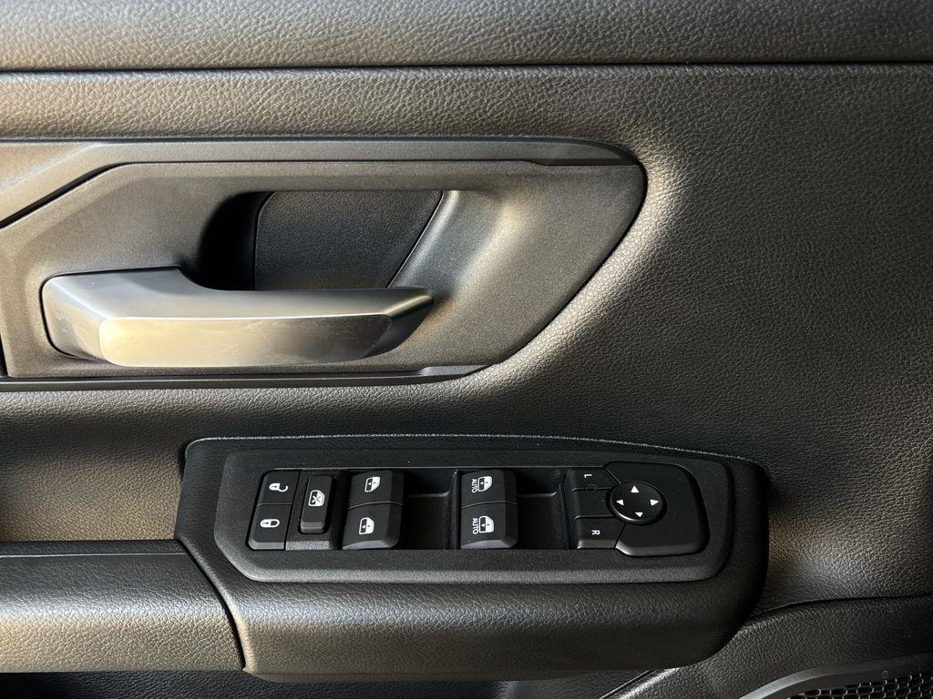 RAM 1500 Tradesman Crew Cab SWB 4WD 2026