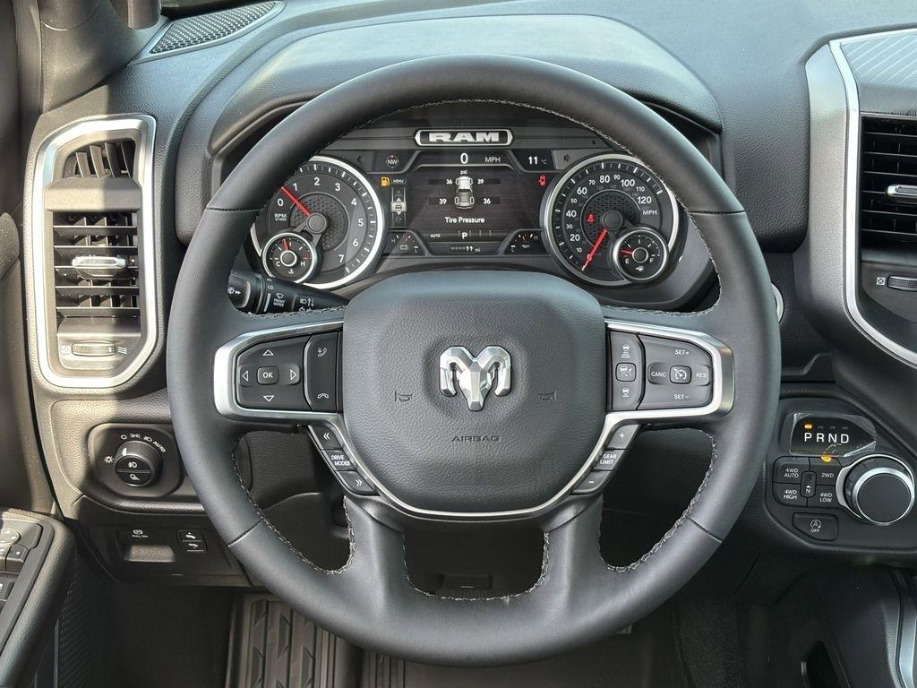 RAM 1500 Big Horn Crew Cab SWB 4WD 2026