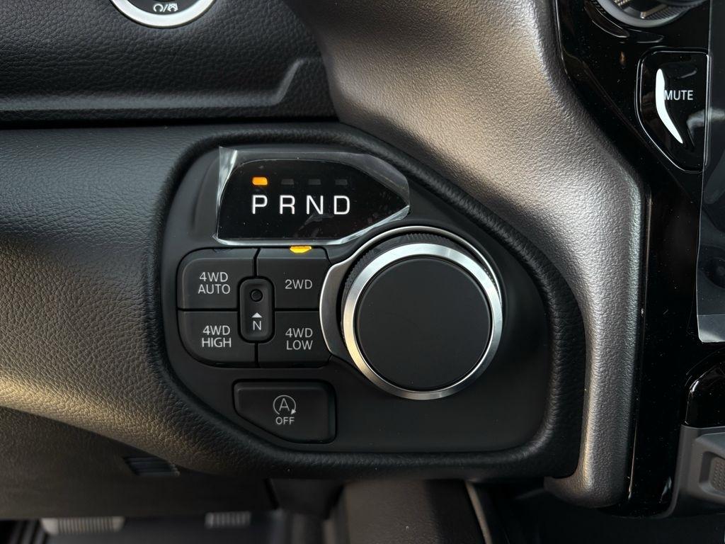 RAM 1500 Big Horn Crew Cab SWB 4WD 2026