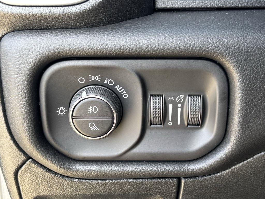 RAM 1500 Big Horn Crew Cab SWB 4WD 2026