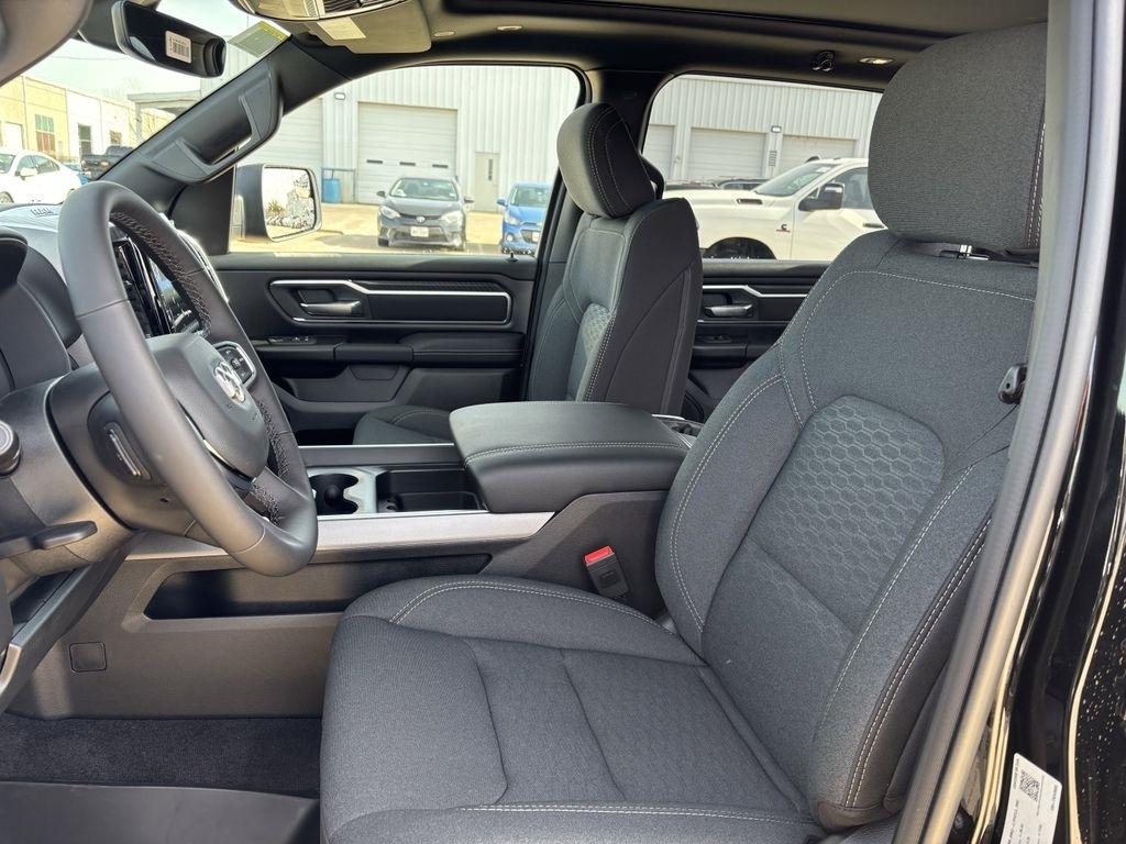 RAM 1500 Big Horn Crew Cab SWB 4WD 2026