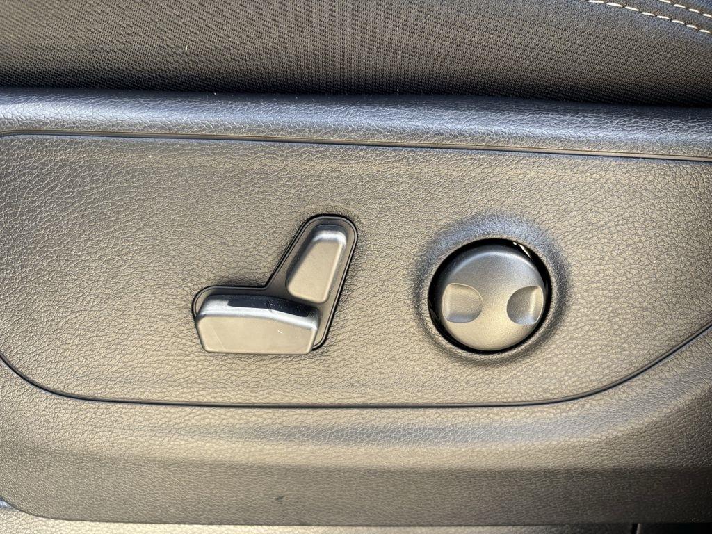 RAM 1500 Big Horn Crew Cab SWB 4WD 2026