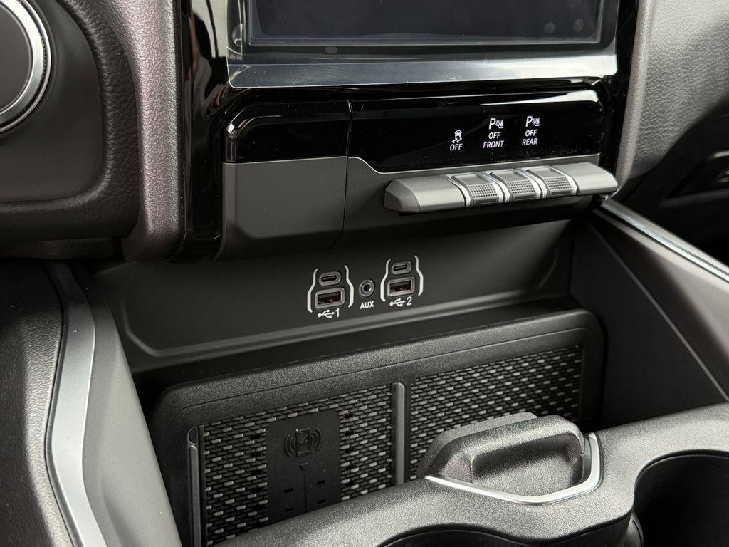 RAM 1500 Big Horn Crew Cab SWB 4WD 2026