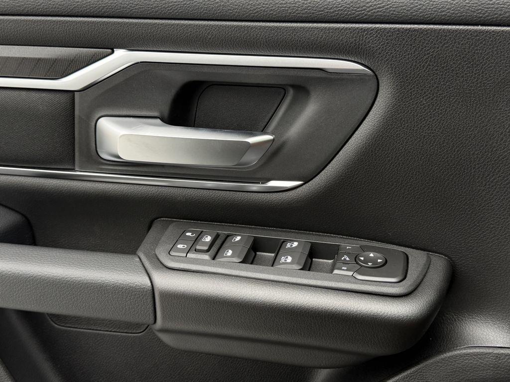 RAM 1500 Big Horn Crew Cab SWB 4WD 2026
