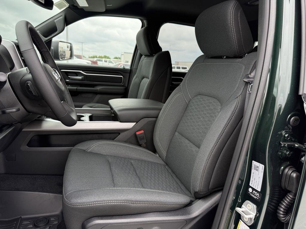 RAM 1500 Big Horn Crew Cab SWB 4WD 2026
